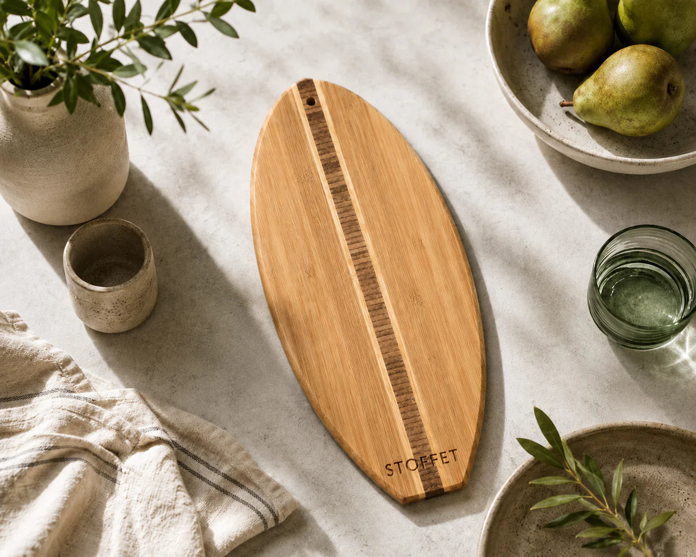 Stoffet Surfbræt Skærebræt i Bambus – Unikt Design til Køkkenet