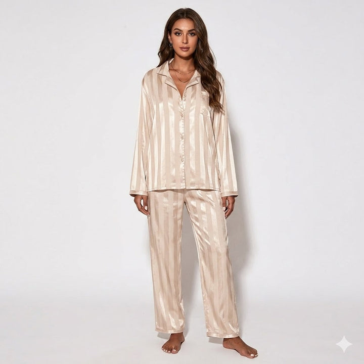 Clara Bellini - Luksuriøs Knap Pyjamas Sæt Til Dame