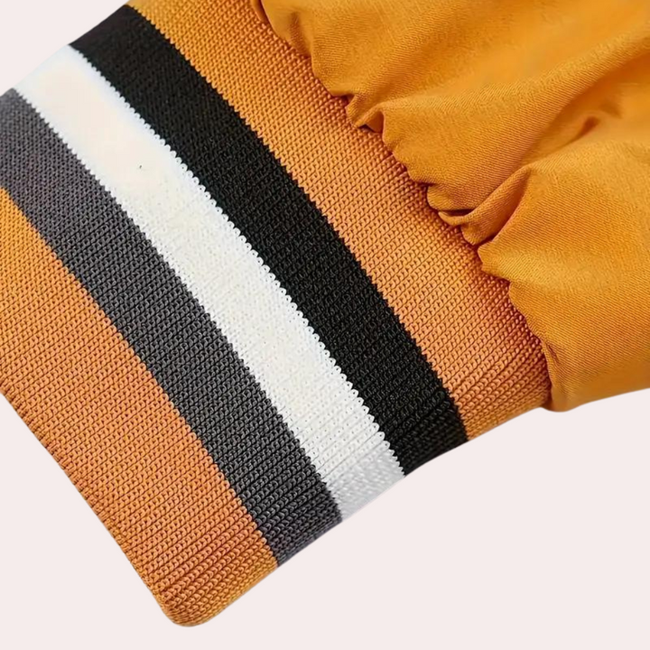 Stilfuld Orange Herrejakke Til Et Afslappet Udtryk