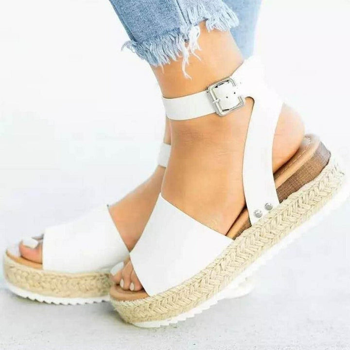 Kvinder Elegante Åbne Sommersandaler med Kilesål og Nitter