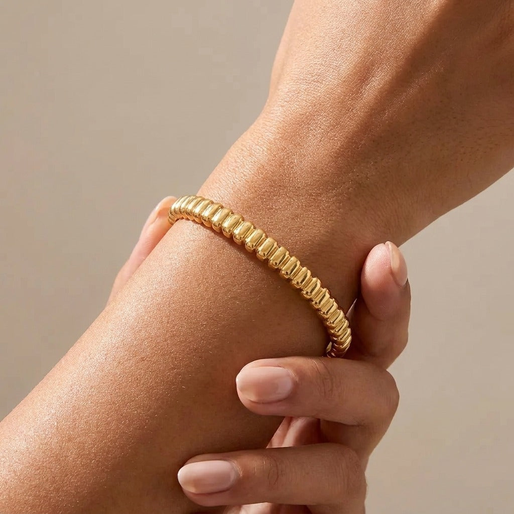 Emma Skulptureret Armring