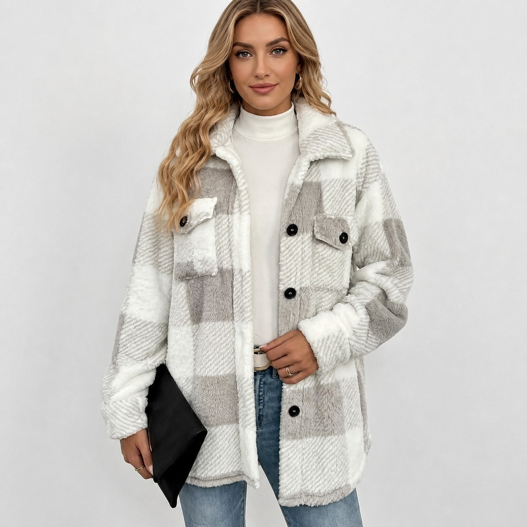 Sophie Laurent | Plush Checkered Sherpa jakke til dame – opdateret modelbillede