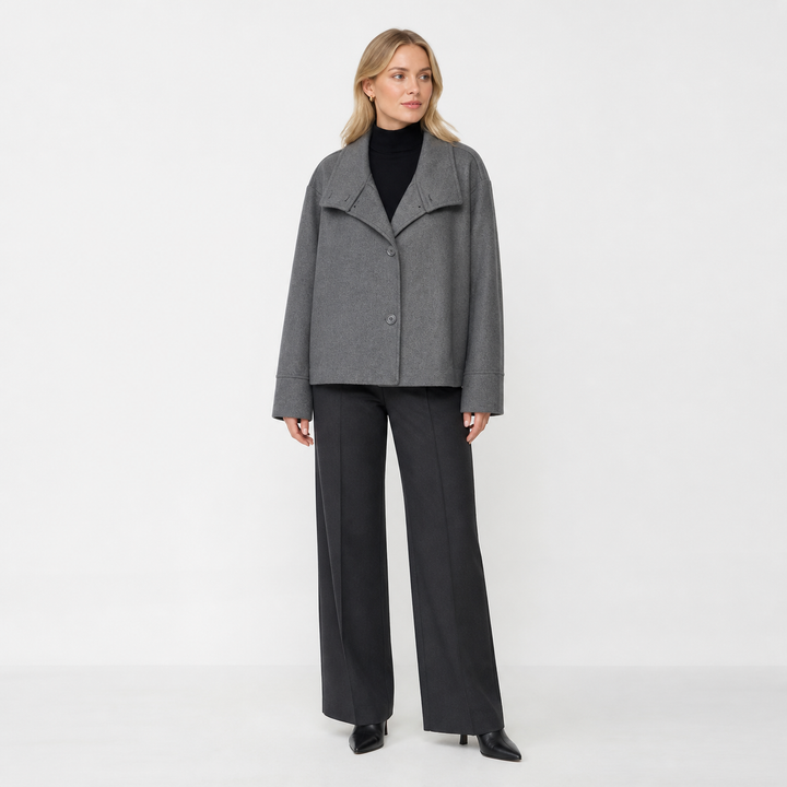 Élise Dubois | elegant Short Wool frakke til dame – opdateret modelbillede
