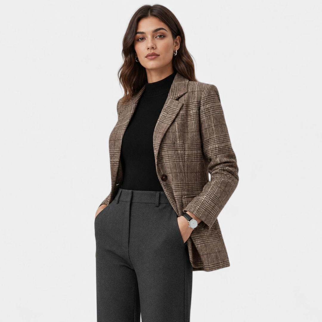 Camille Laurent | Tailored Check Blazer til dame – opdateret modelbillede