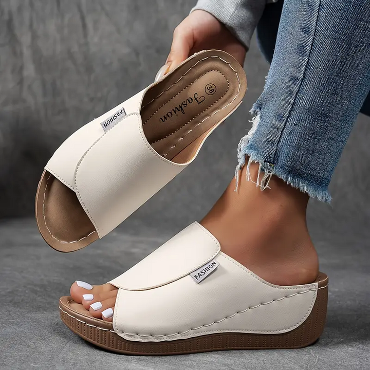 Kvinder Elegante Åbne Sommersandaler med Mærkedetalje